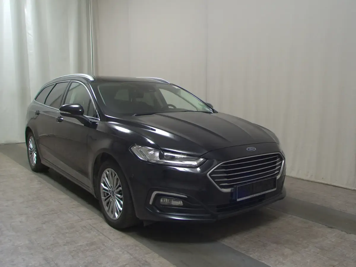 Usado Ford Mondeo Titanium 150 CV (110 kW) 2021 Negro Familiar
