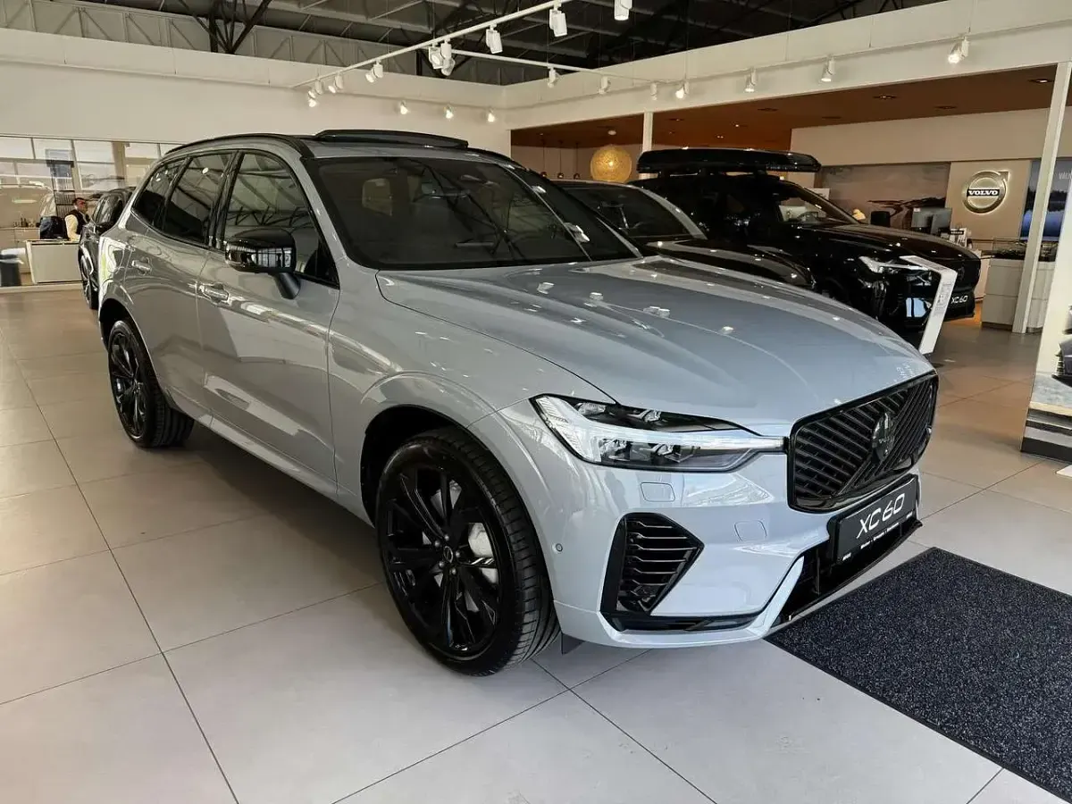 Neu Volvo XC60 Ultra 310 PS (228 kW) 2026 Vapour grey / metallic SUV