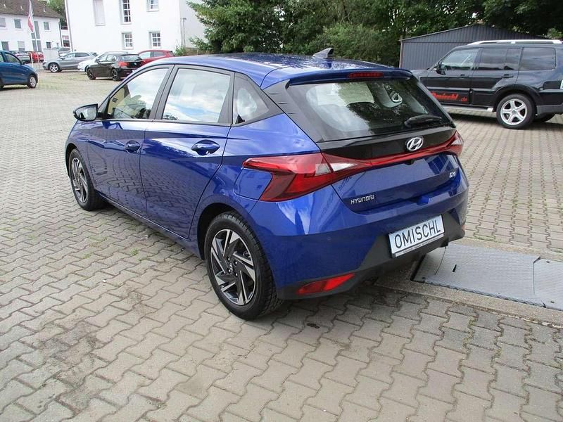 Gebraucht Hyundai i20 Trend 101 PS (74 kW) 2024 Blau Limousine