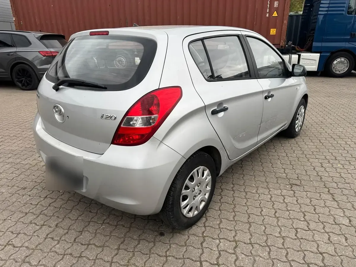 Gebraucht Hyundai i20 78 PS (57 kW) 2009 Silber Kleinwagen