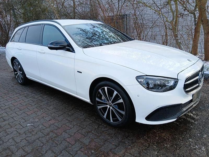 Gebraucht Mercedes E300 194 PS (142 kW) 2021 Weiß Kombi
