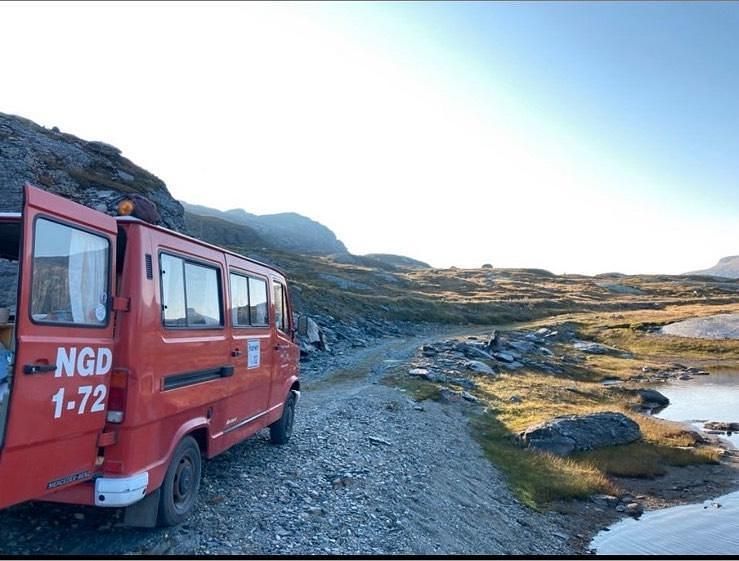 Rot Gebraucht 1984 Mercedes T1 Van | 8.900 € - Bild 1/4