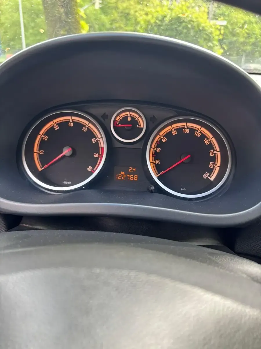 Usado Opel Corsa 80 HP (58 kW) 2008 Azul Citadino