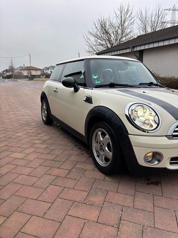Beige Gebraucht 2010 Mini ONE Kleinwagen | 2.850 € (Superpreis) - Bild 1/4