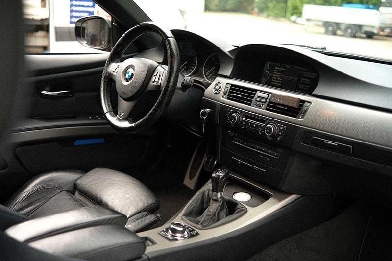 Gebraucht BMW 320 Cabriolet M Sport 184 PS (135 kW) 2011 Weiß Cabrio