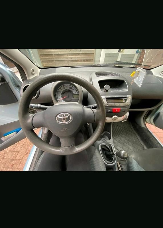 Silber Gebraucht 2006 Toyota Aygo Kleinwagen | 700 € (Guter Preis) - Bild 1/4