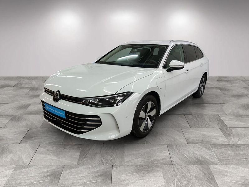 Gebraucht VW Passat Business 204 PS (150 kW) 2025 Pure white Kombi