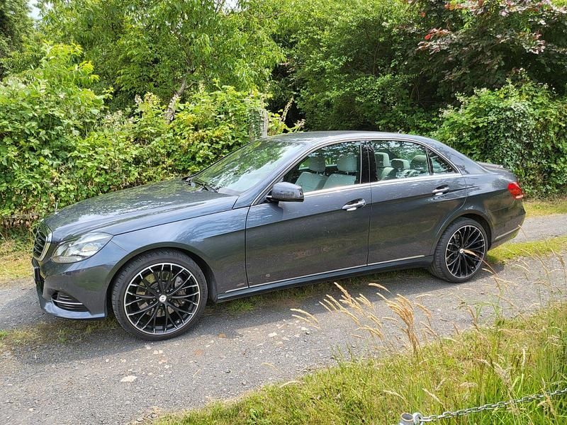 Grau Gebraucht 2014 Mercedes E43 AMG AMG Limousine | 19.900 € - Bild 1/4