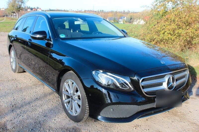 Schwarz Gebraucht 2017 Mercedes E220 Kombi | 21.450 € (Superpreis) - Bild 1/4