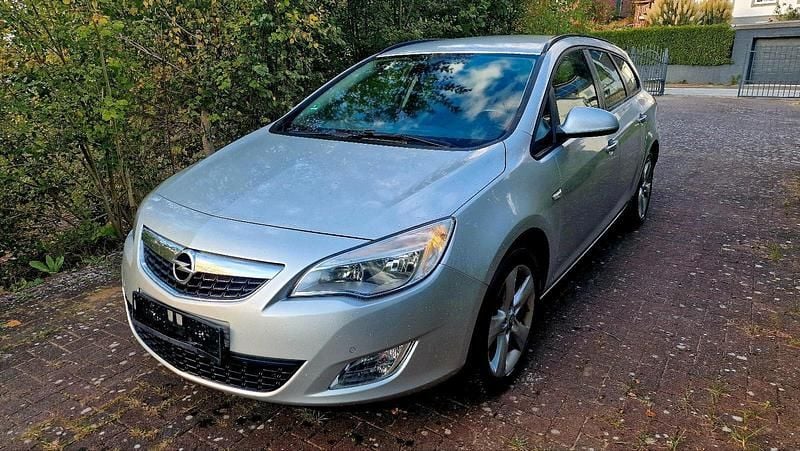 Gebraucht Opel Astra 100 PS (73 kW) 2011 Silber Kombi