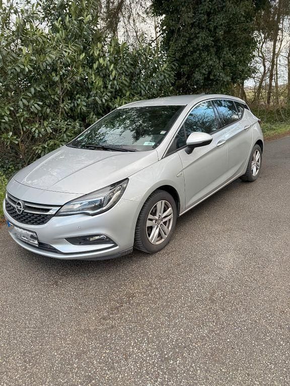Gebraucht Opel Astra Dynamic 125 PS (91 kW) 2016 Silber Limousine