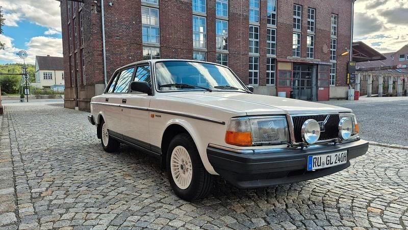Gebraucht Volvo 240 115 PS (84 kW) 1986 Weiß Limousine