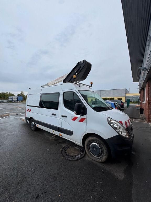 Second-hand Renault Master 131 CP (96 kW) 2018 Alb Van