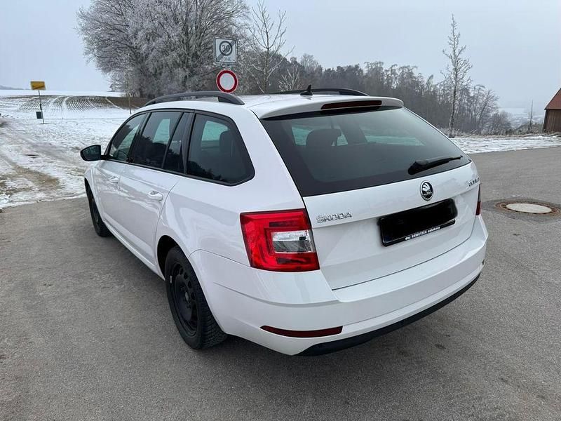 Gebraucht Skoda Octavia Tour 180 PS (132 kW) 2020 Weiß Kombi