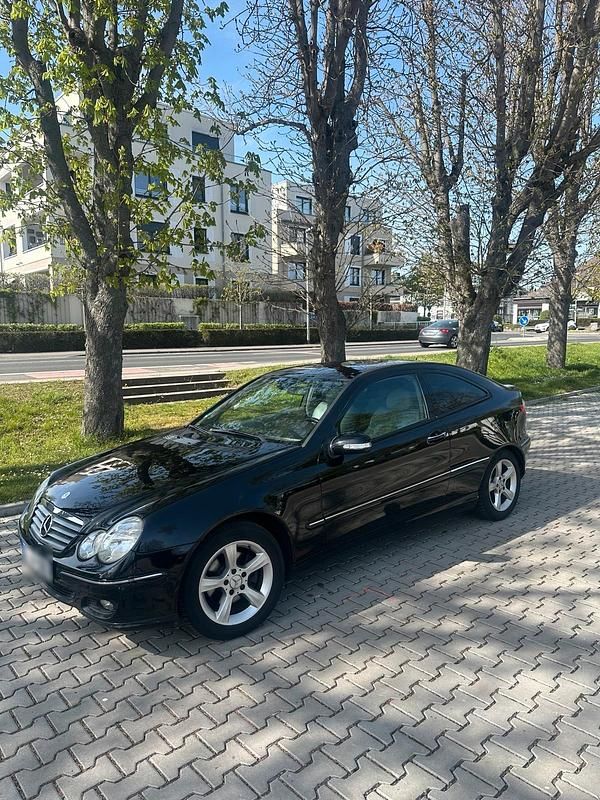 Gebraucht Mercedes C220 150 PS (110 kW) 2005 Schwarz Coupé