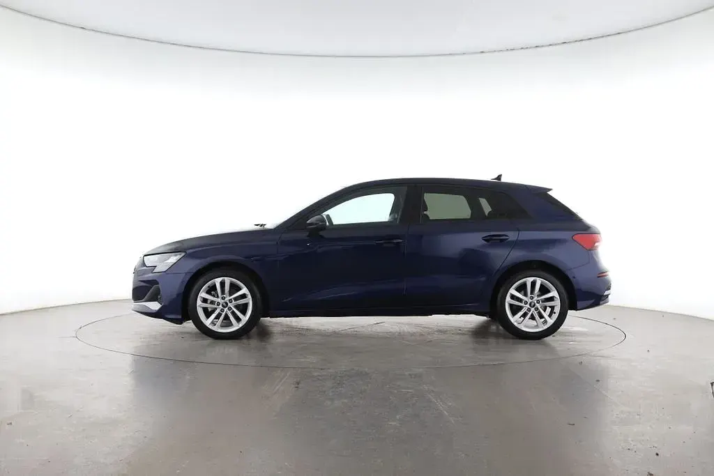 Używany Audi A3 Advanced 150 KM (110 kW) 2025 Niebieski Sedan/Limuzyna