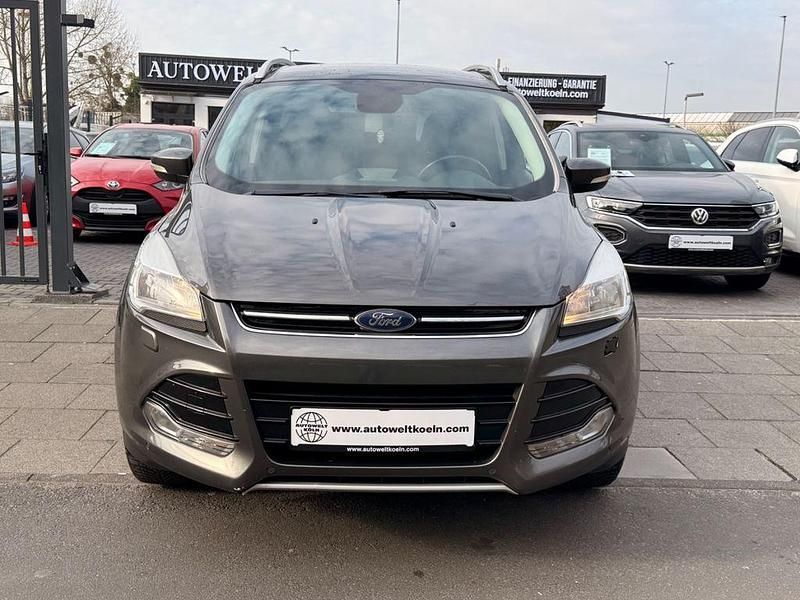 Gebraucht Ford Kuga Titanium 150 PS (110 kW) 2016 Grau SUV