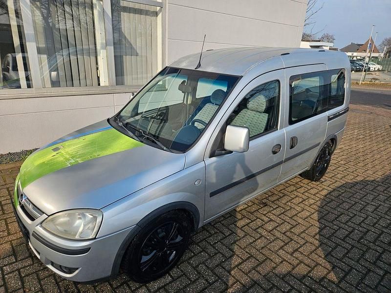 Gebraucht Opel Combo Edition 101 PS (74 kW) 2007 Silber Van / Kleinbus