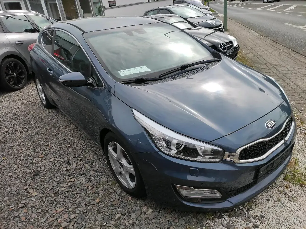 Usado Kia Ceed 128 CV (94 kW) 2013 Andere farben Utilitario