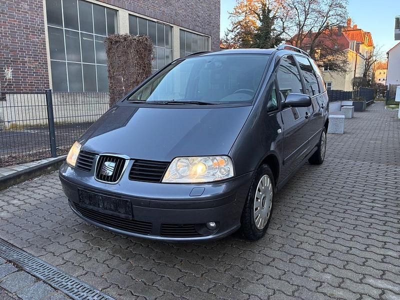 Grau Gebraucht 2008 Seat Alhambra Sport Van / Kleinbus | 2.450 € (Guter Preis) - Bild 1/4