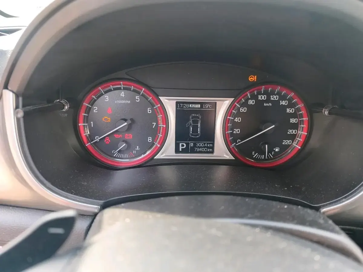 Gebraucht Suzuki Vitara 140 PS (102 kW) 2018 Rot SUV