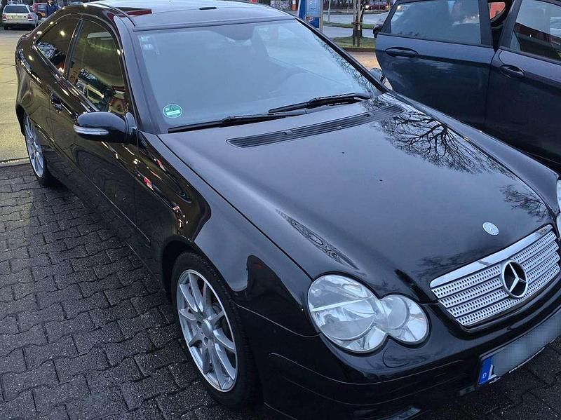 Schwarz Gebraucht 2006 Mercedes C200 Coupé | 4.900 € (Fairer Preis) - Bild 1/4