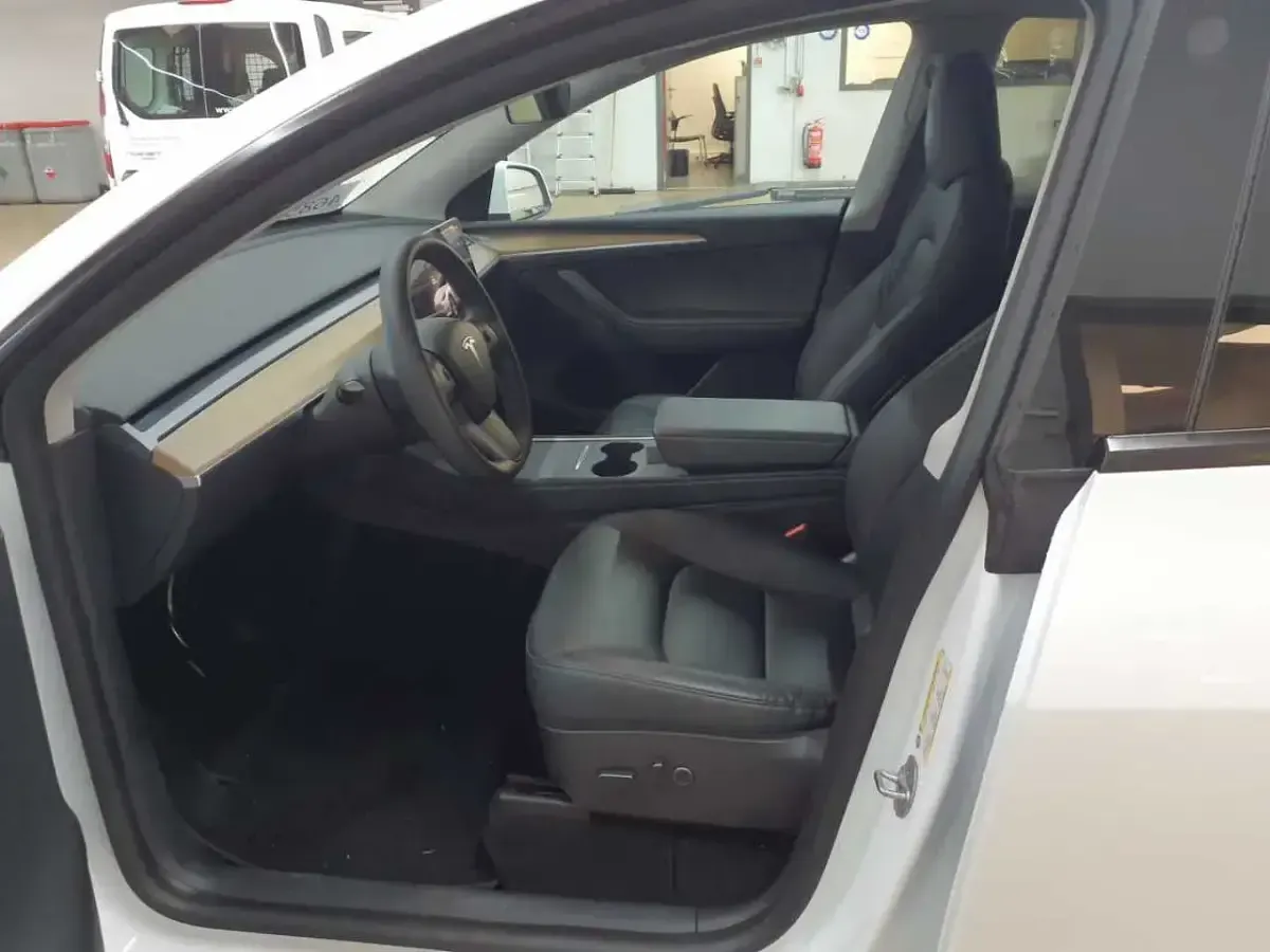 Gebraucht Tesla Model Y 378 kW (514 PS) 2022 Pearl white multicoat SUV