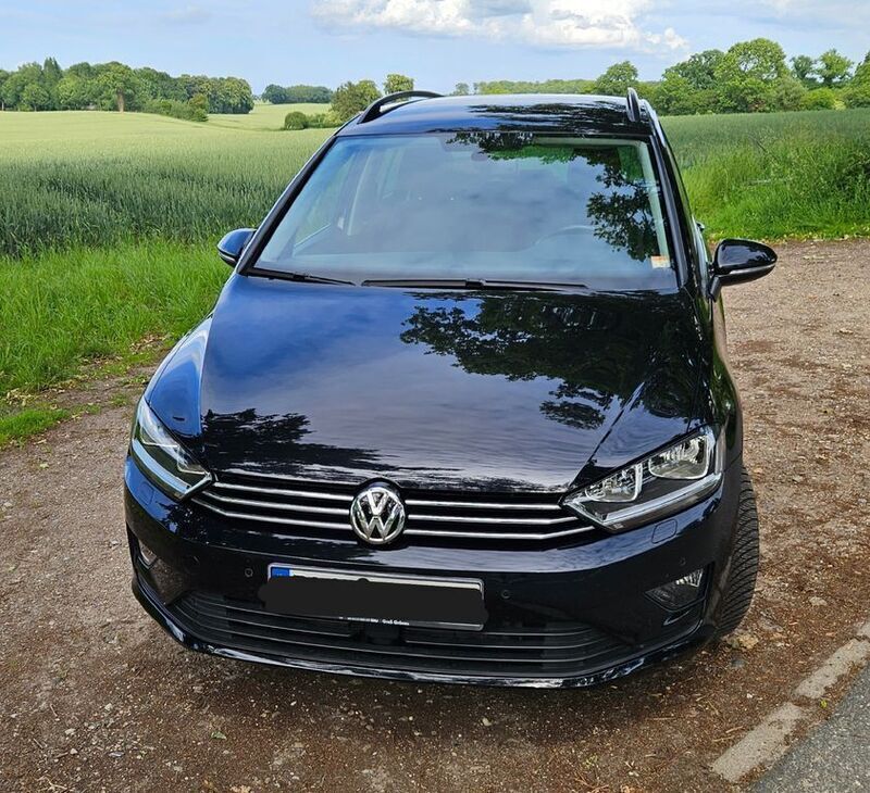 Schwarz Gebraucht 2015 VW Golf Sportsvan Comfortline Van / Kleinbus | 11.750 € (Guter Preis) - Bild 1/4