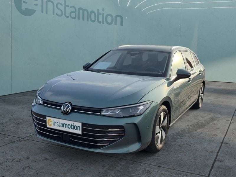 Używany VW Passat 150 KM (110 kW) 2024 Zielony Minivan