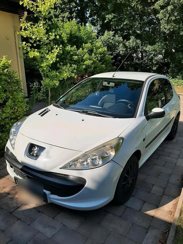 Weiß Gebraucht 2009 Peugeot 206+ Kleinwagen | 1.300 € (Guter Preis) - Bild 1/4
