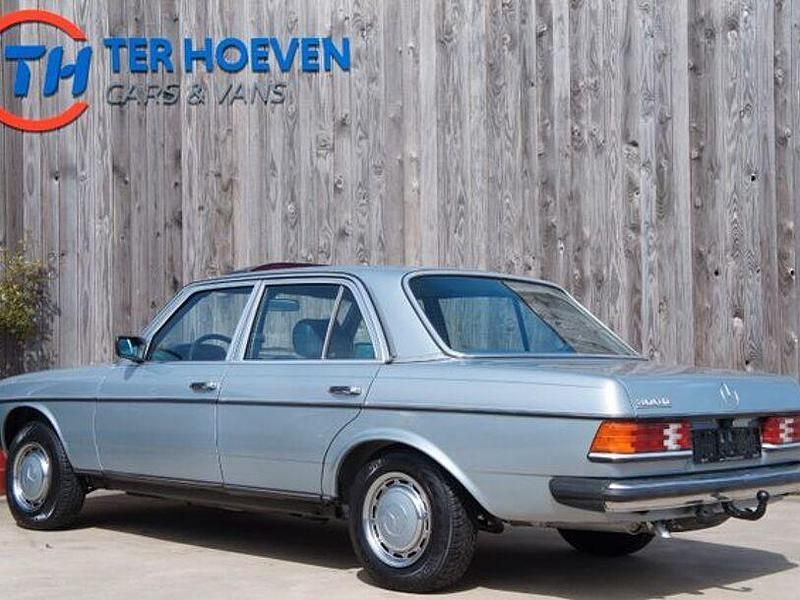 Gebraucht Mercedes E300 88 PS (64 kW) 1984 Blau Limousine