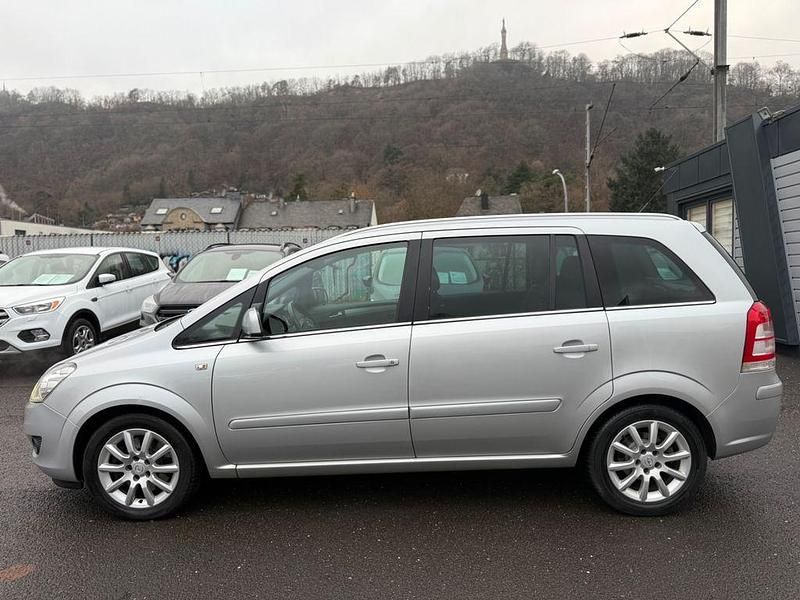 Gebraucht Opel Zafira 125 PS (91 kW) 2011 Silber Van / Kleinbus