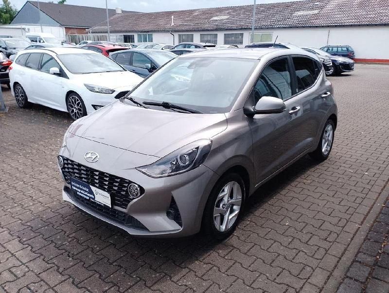 Brass / met Gebraucht 2021 Hyundai i10 Edition 30 Kleinwagen | 11.985 € (Etwas zu teuer) - Bild 1/4