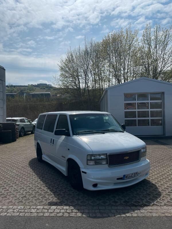 Weiß Gebraucht 2000 Chevrolet Astro Van / Kleinbus | 10.500 € - Bild 1/4