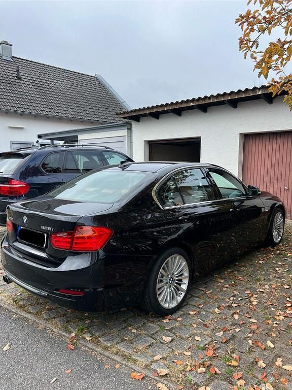 Schwarz Gebraucht 2014 BMW 328 Luxury Line Limousine | 19.900 € (Fairer Preis) - Bild 1/4