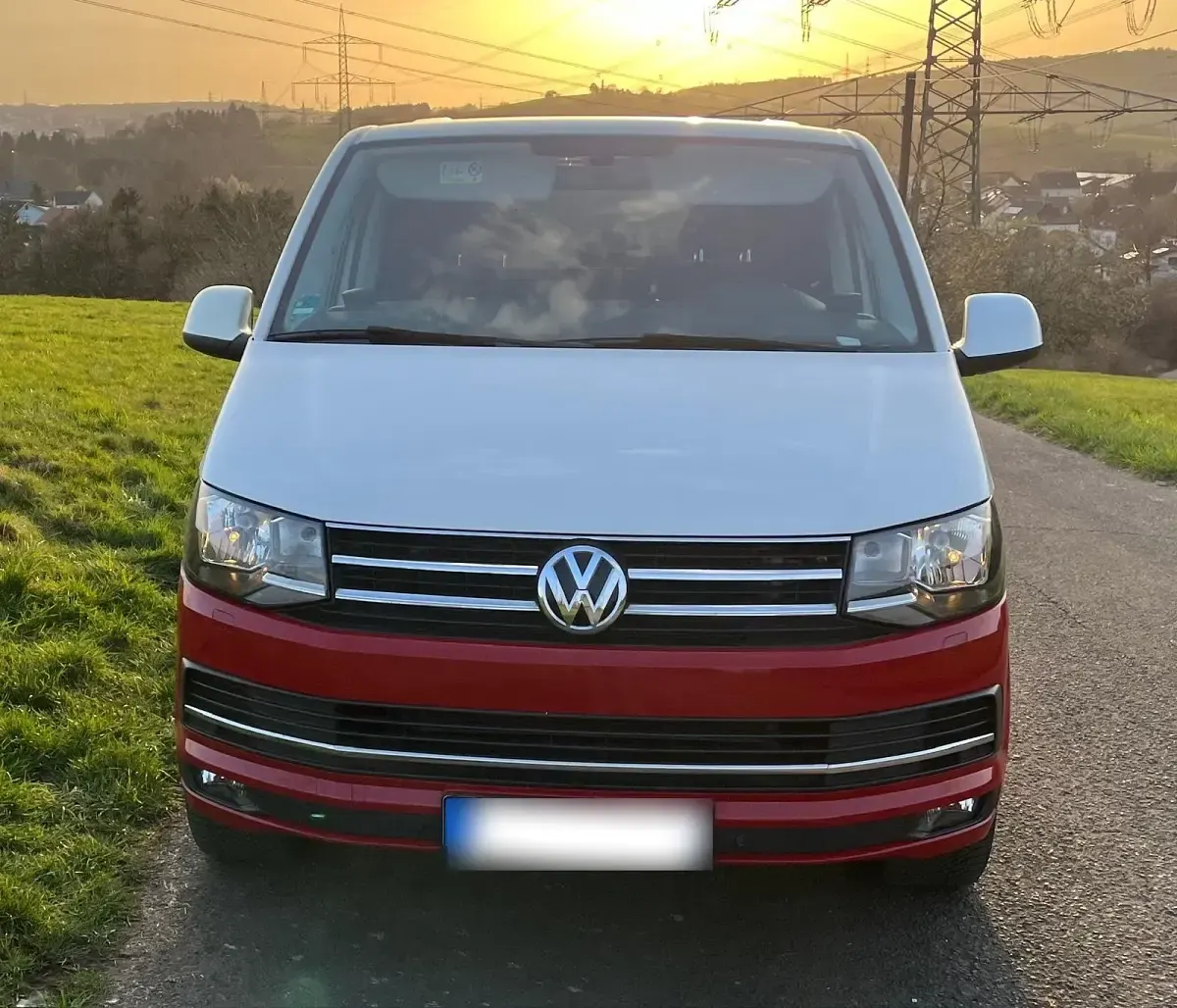 Używany VW T6 2017 Czerwony Van