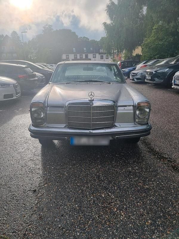 Grau Gebraucht 1969 Mercedes W114 Coupé | 13.600 € - Bild 1/4