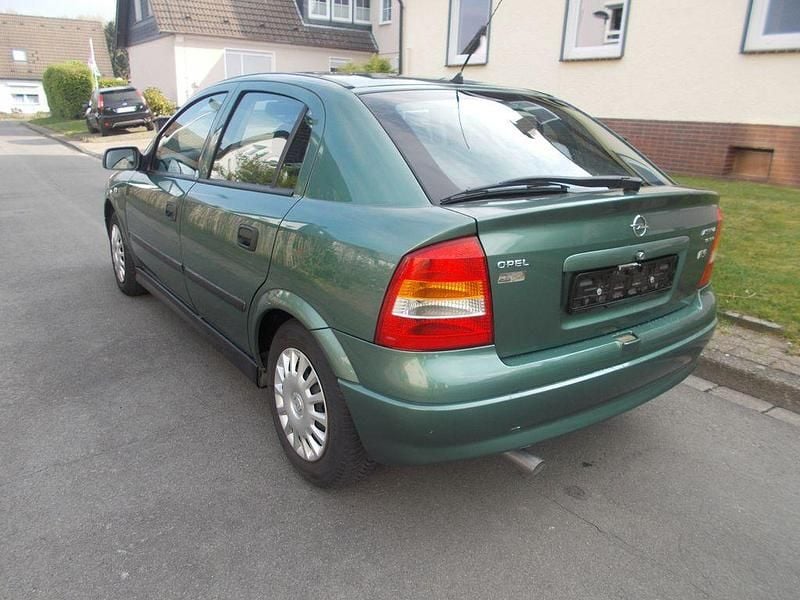 Second-hand Opel Astra 101 CP (74 kW) 2000 Verde Berlinǎ