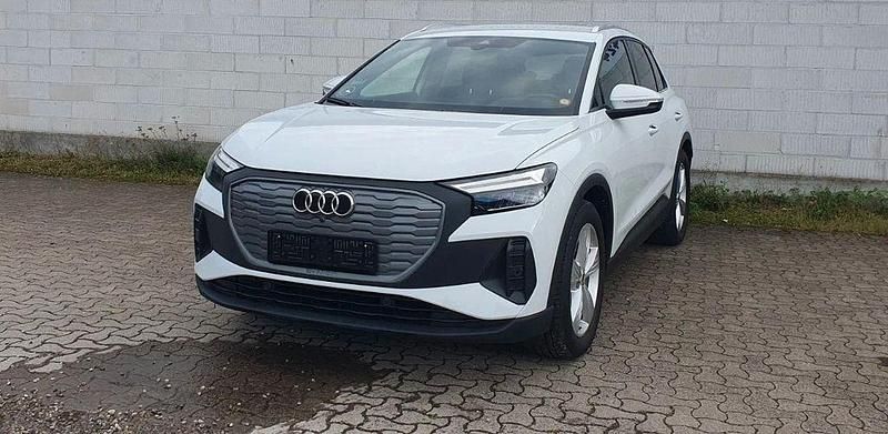 Weiß Gebraucht 2021 Audi Q4 Sportback e-tron Advanced SUV | 44.950 € - Bild 1/4