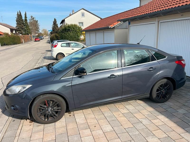 Gebraucht Ford Focus Titanium 150 PS (110 kW) 2011 Grau Limousine