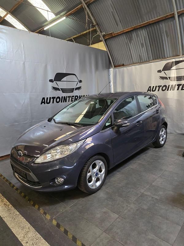 Gebraucht Ford Fiesta 71 PS (52 kW) 2011 Grau Kleinwagen