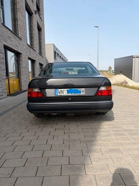 Gebraucht Mercedes 230 132 PS (97 kW) 1989 Schwarz Coupé