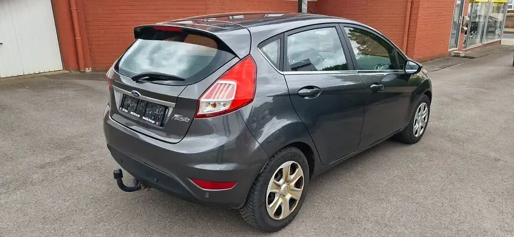 Gebraucht Ford Fiesta Titanium 75 PS (55 kW) 2015 Grau Kleinwagen