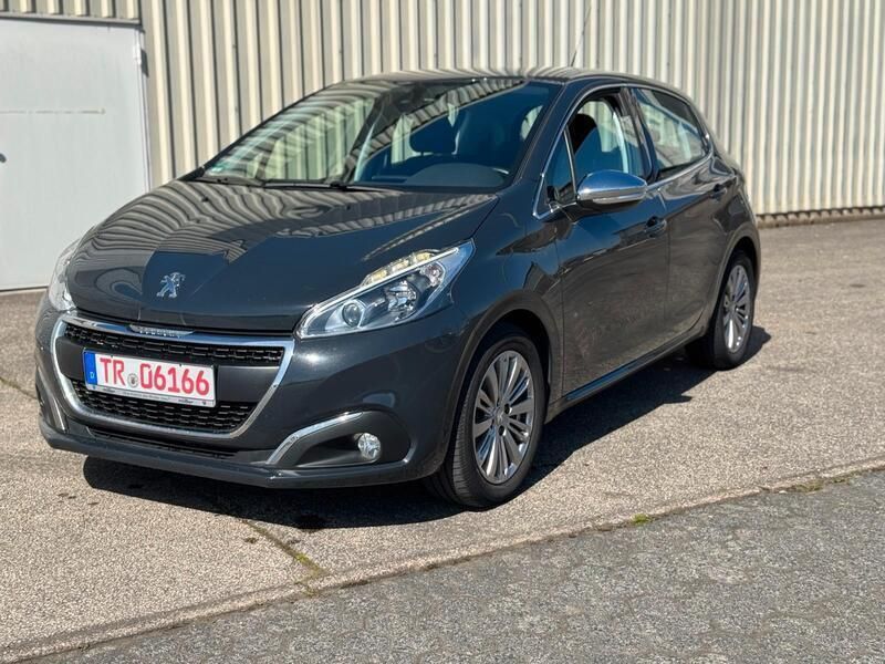 Blau Gebraucht 2017 Peugeot 208 Kleinwagen | 7.999 € (Guter Preis) - Bild 1/4