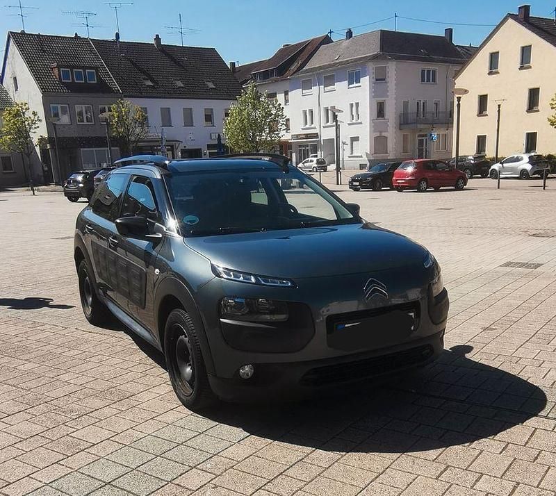 Grau Gebraucht 2015 Citroën C4 Cactus Feel Kleinwagen | 5.700 € (Fairer Preis) - Bild 1/4