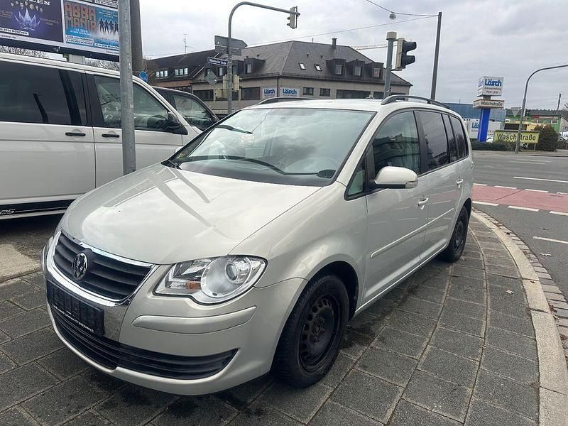 Gebraucht VW Touran Trendline 140 PS (102 kW) 2008 Gold Van / Kleinbus