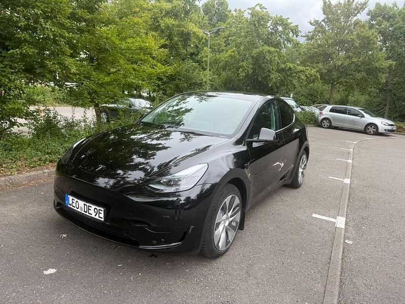 Schwarz Gebraucht 2023 Tesla Model Y SUV | 29.900 € (Fairer Preis) - Bild 1/4