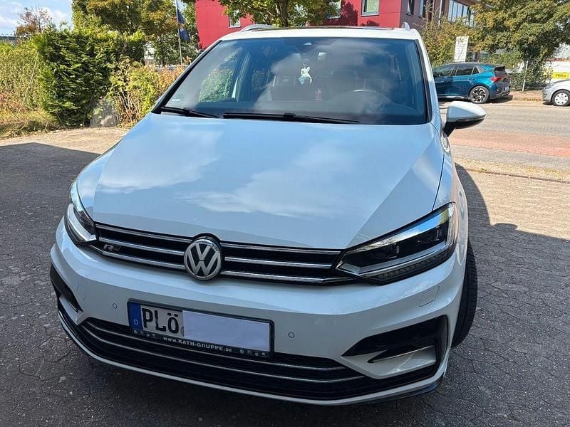Weiß Gebraucht 2016 VW Touran Highline Van / Kleinbus | 21.900 € (Fairer Preis) - Bild 1/4