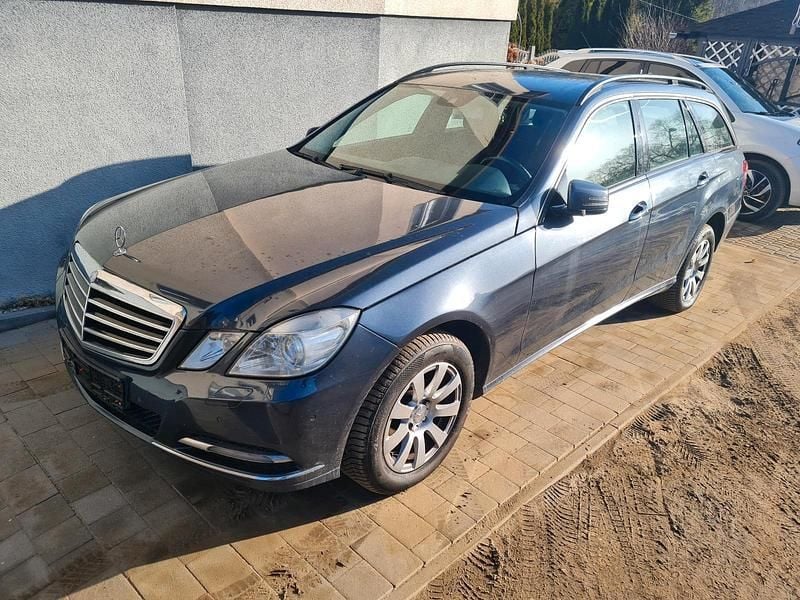 Gebraucht Mercedes E220 170 PS (125 kW) 2010 Grau Kombi
