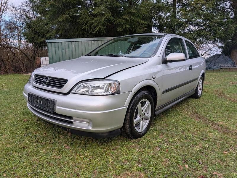 Gebraucht Opel Astra Selection 84 PS (61 kW) 2002 Silber Limousine